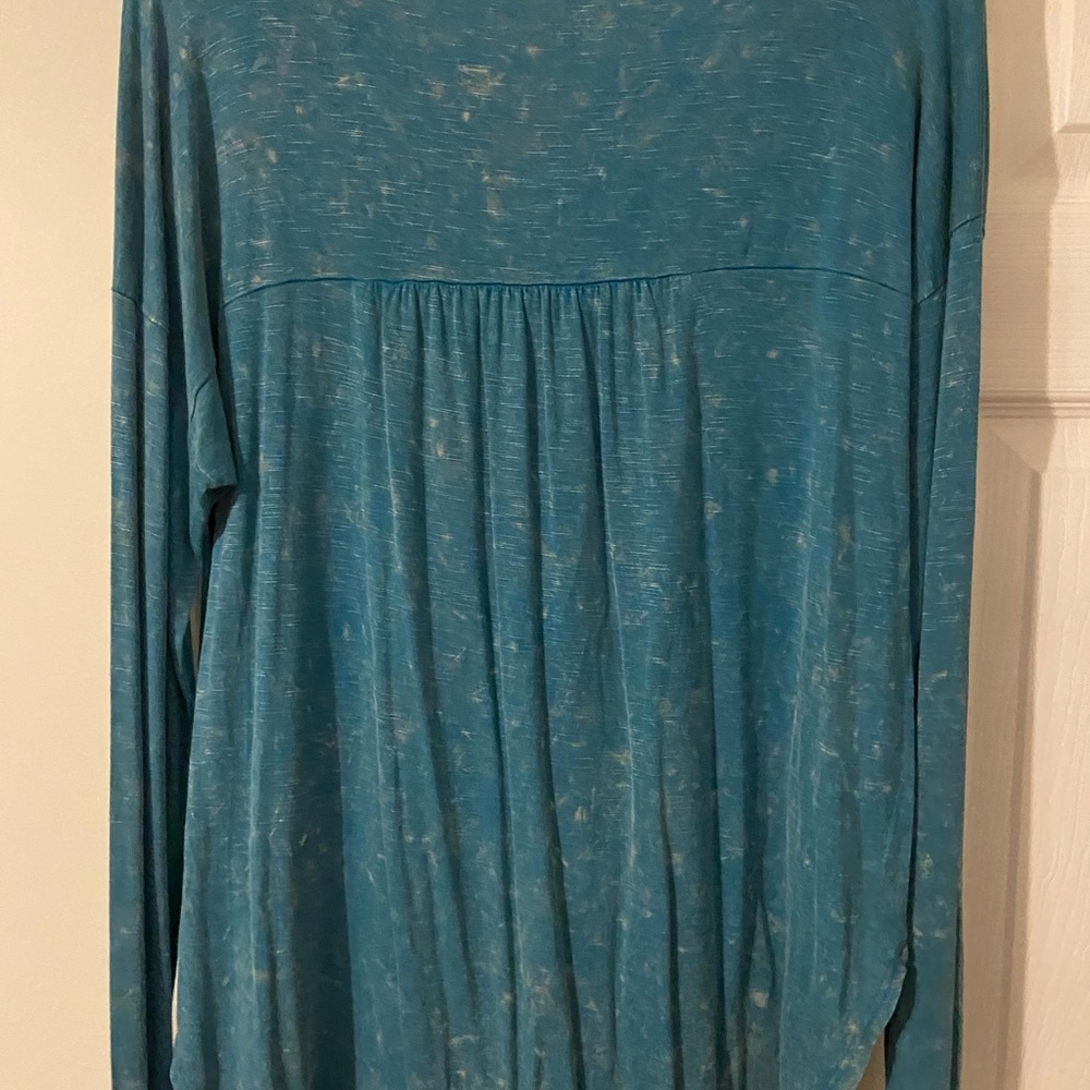 Very soft long sleeve shirt from Belle Du Jour - Picture 3 of 3